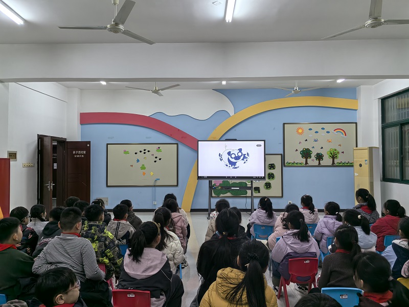 指尖藏匠心 書香潤童心——五河縣實驗小學走進縣圖書館探尋藝術與閱讀之美